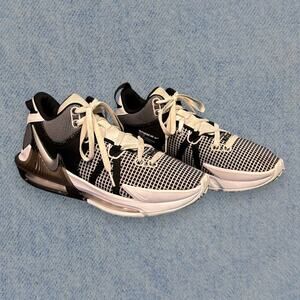 Nike LeBron Witness 7 Basketball Shoes – Black/White, Men’s Size 9.5